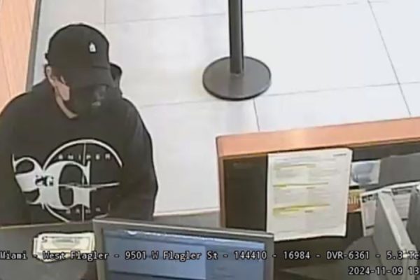 Miami Chase Bank Robbed in Broad Daylight; FBI Seeks Public's Help Identifying Suspect