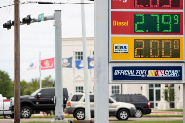 Texas Gas Prices Average $2.55 as National Average Falls Below $3