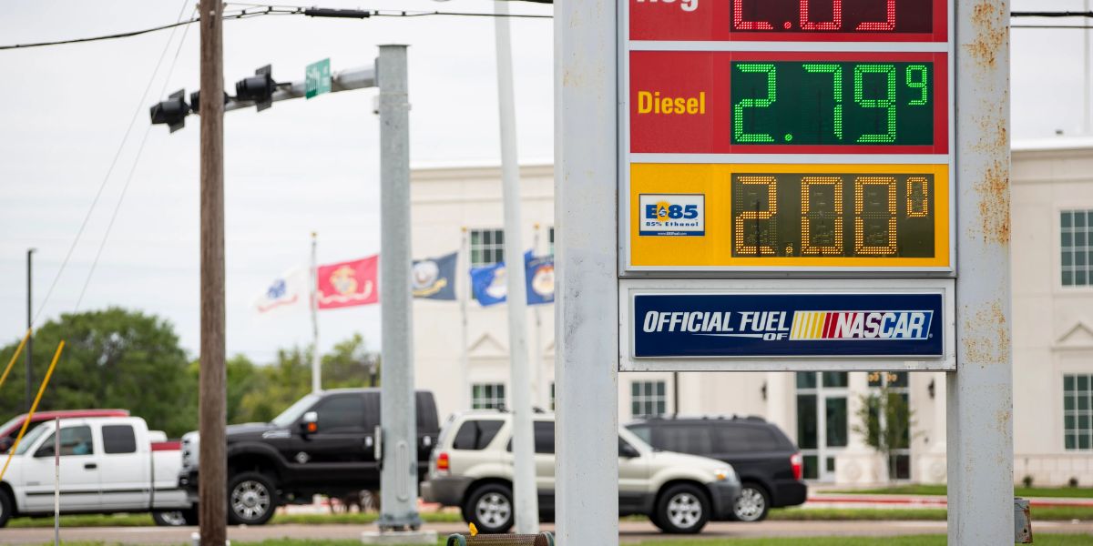 Texas Gas Prices Average $2.55 as National Average Falls Below $3