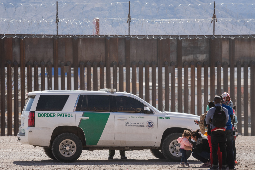 US Border Patrol Sets Up Barriers in Maine to Curb Illegal Crossings