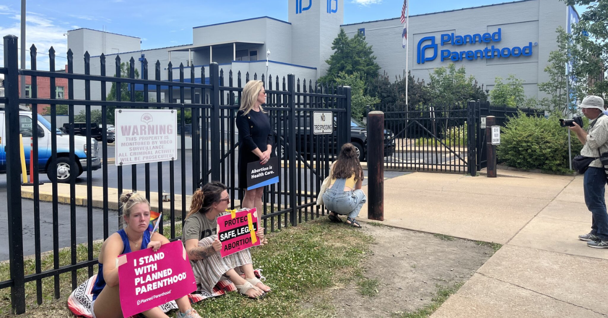 Missouri Abortion Clinics Still Unable to Operate Due to Licensing Laws