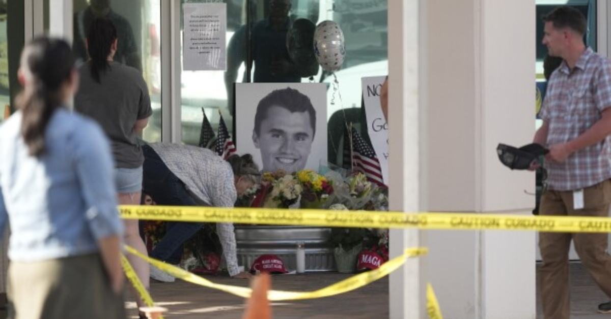 Shocking Video Captures Man Looting Stage After Charlie Kirk’s Assassination Before Police Arrived